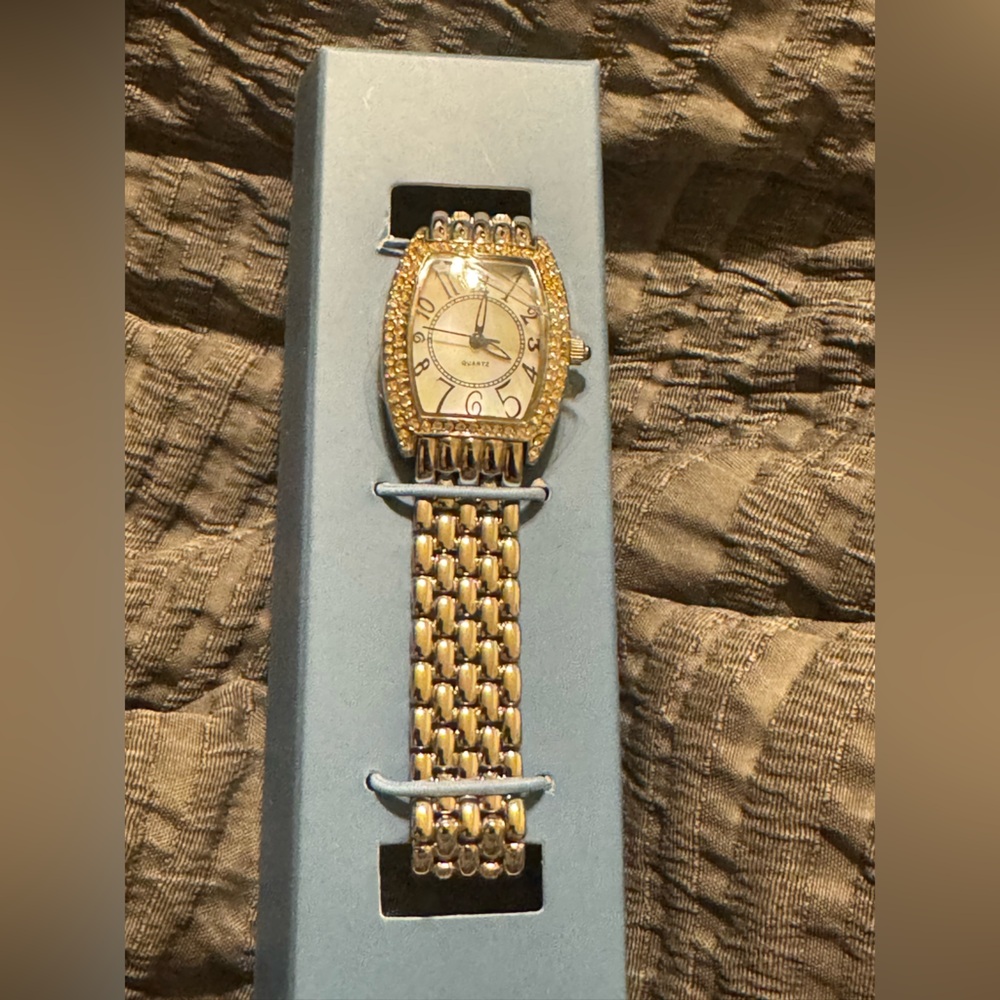 Retro Avon Deluxe Status Watch